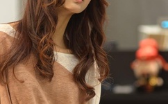 有力缓慢而坚定的进入小说